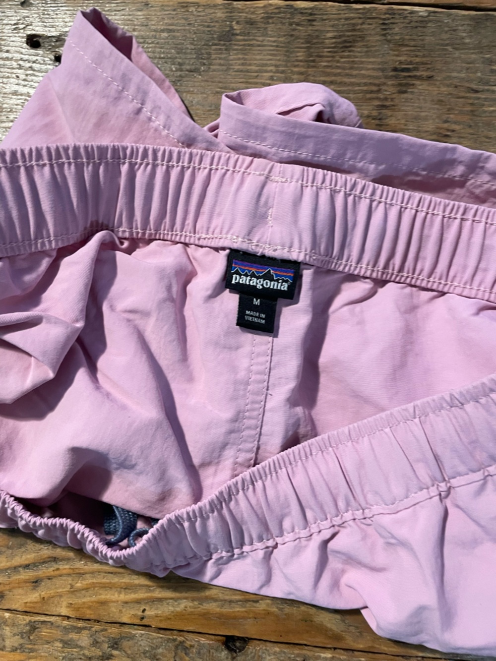 Patagonia Women’s Light Pink Elastic-Waist Athletic Shorts - Picture 4 of 4